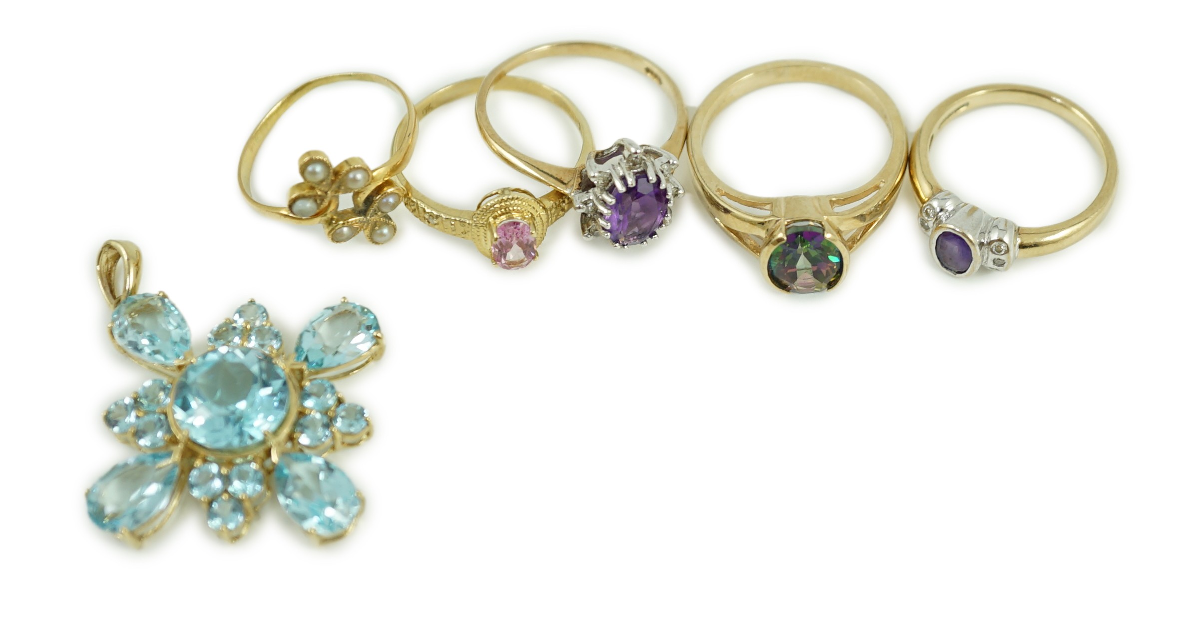 Four assorted modern 9ct gold and gem set rings, a white metal and seed pearl ring and a 9ct gold and blue stone cluster set pendant, 33mm, gross weight 17.9 grams.
